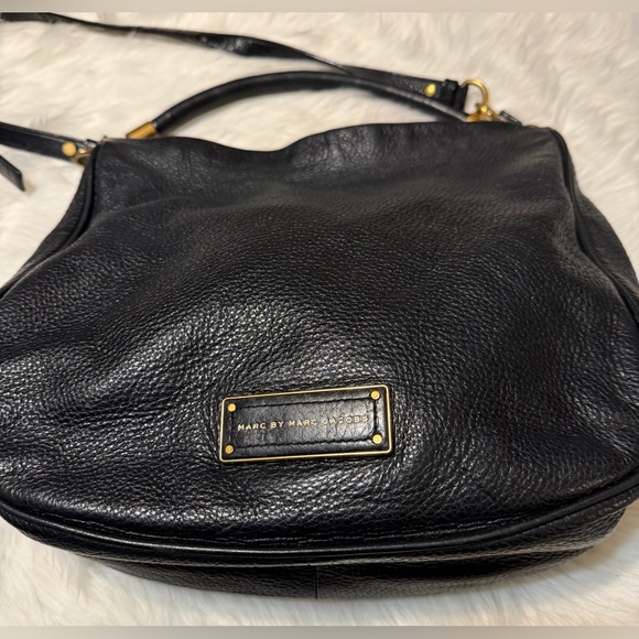 Marc Jacobs Hobo Black Pebbled Leather Bag with Gold Hardware - Picture 7 of 13